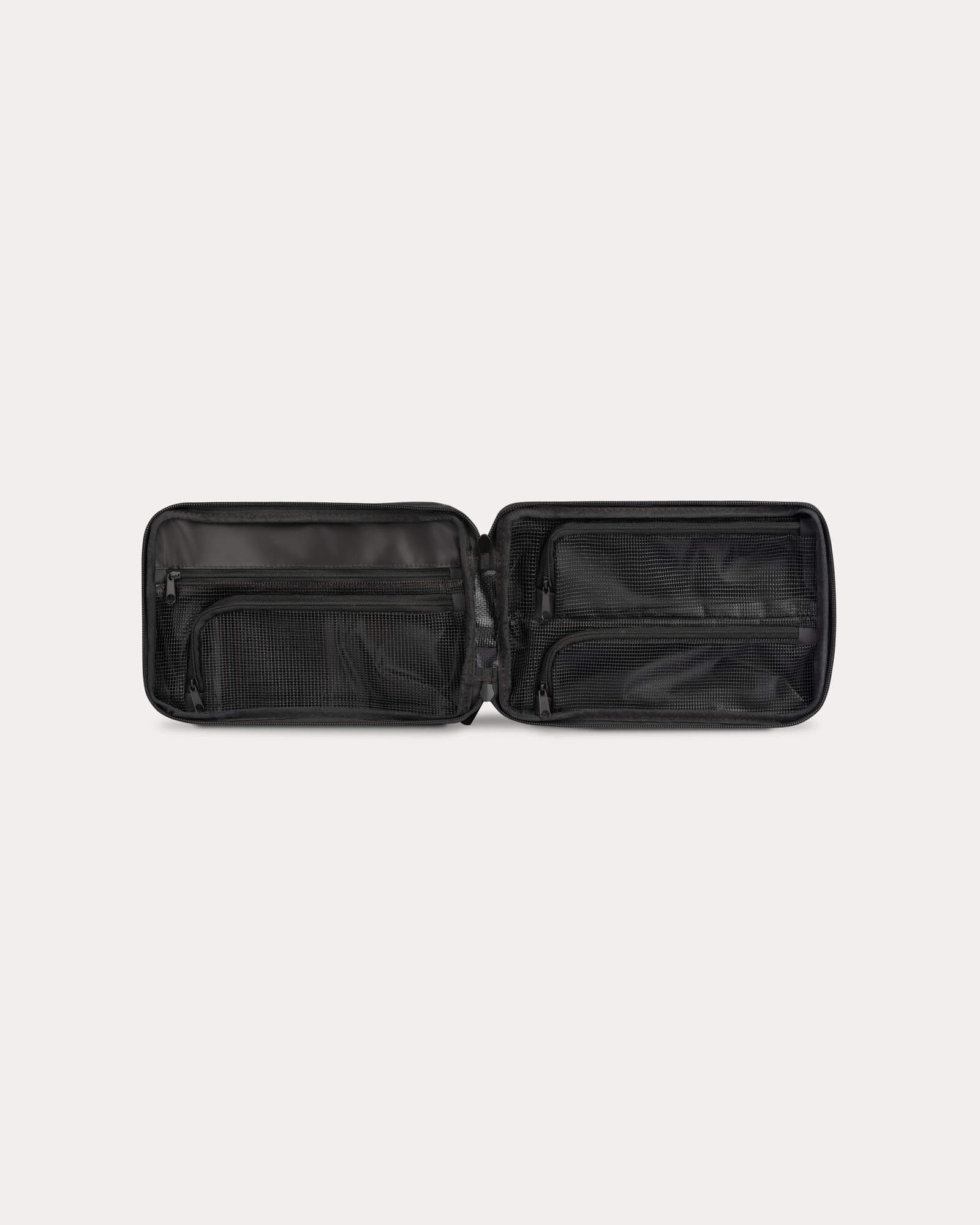 Trousse de toilette noire Explorer PLUS™ - Emballage plus