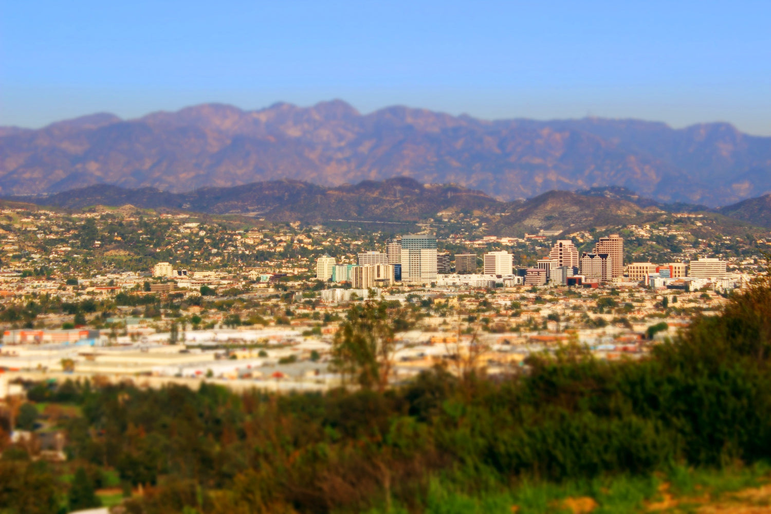 burbank cityscape with mountains in background